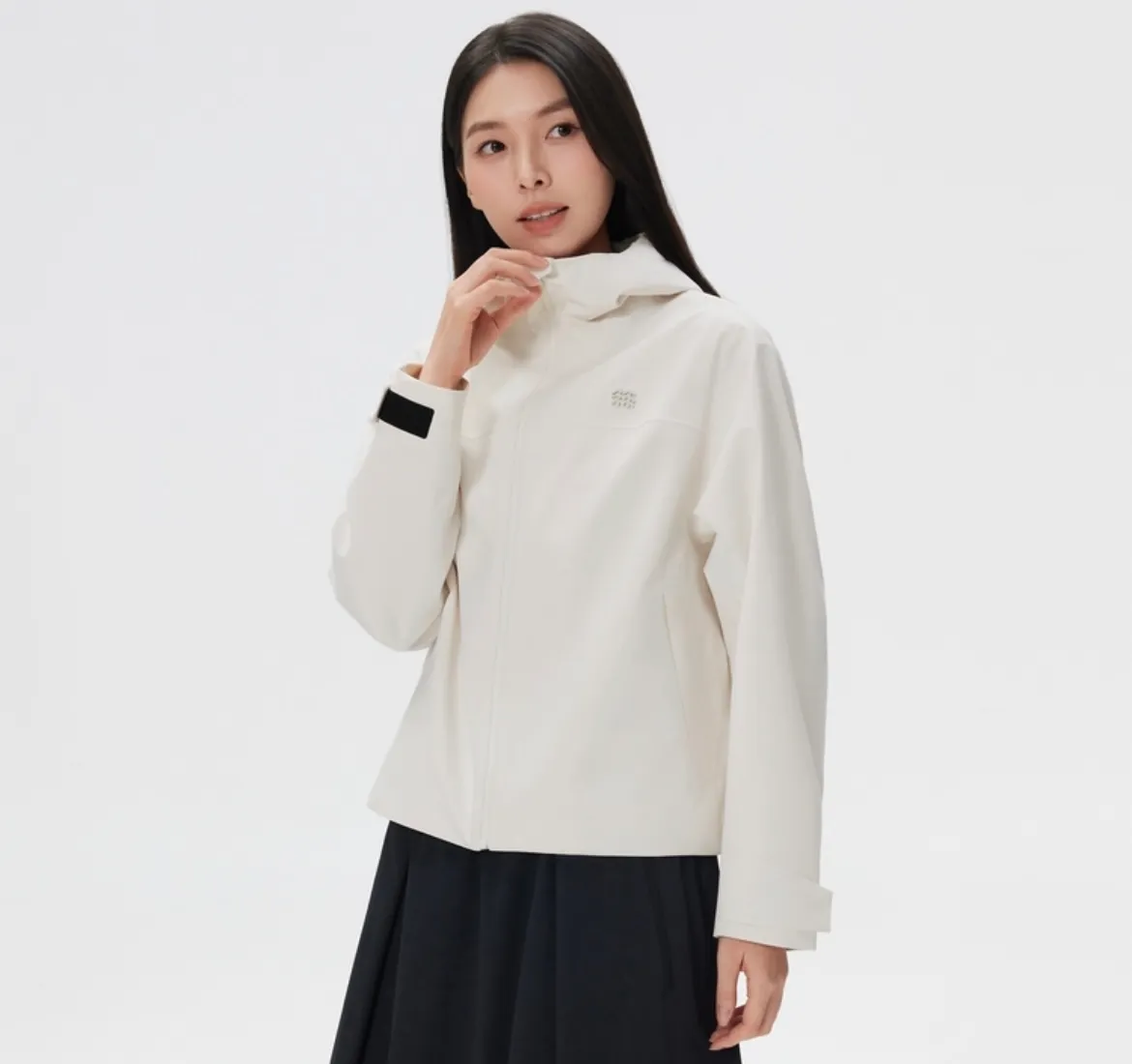 Upper body material picture KOLON/KOLON SPORT 26fw 2L short soft shell jacket loose waterproof windproof Wear-Resistant Breathable jacket (milk White)